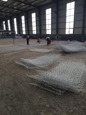 350 - 550N/Mm2 Tensile Strength Gabion Baskets For Retaining Wall