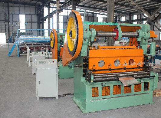 Aluminum 600mm Expanded Metal Machine 2.2KW Adjustable Punching Speed