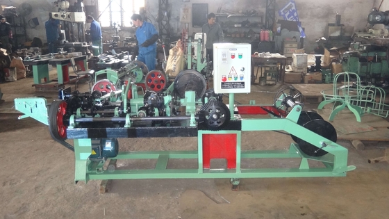 Traditional Double Twisted Stable Barbed Wire Machine , Expanded Mesh Machine